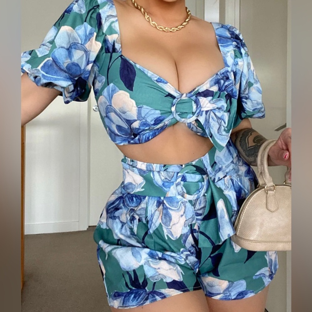 Catch a Floral Vibe short set - Sold out on FN